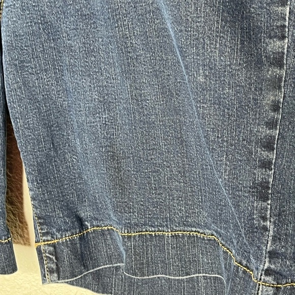 Levi’s Signature Jean Shorts - Picture 5 of 8